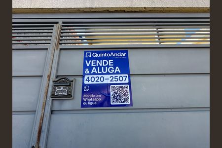 Casa à venda com 61m², 2 quartos e 2 vagasFachada