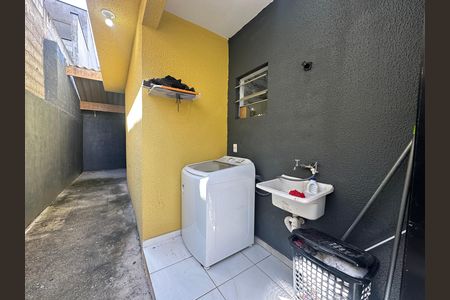 Casa à venda com 61m², 2 quartos e 2 vagasÁrea de Serviço