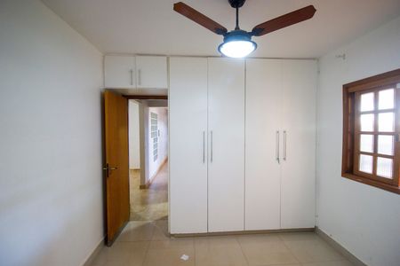Casa para alugar com 3 quartos, 120m² em Conjunto 04, Brasília