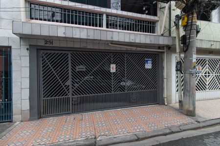 Casa à venda com 120m², 2 quartos e 1 vaga Casa à venda com 120m², 2 quartos e 1 vagaFachada