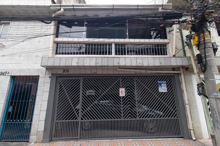 Casa à venda com 120m², 2 quartos e 1 vaga Casa à venda com 120m², 2 quartos e 1 vagaFachada