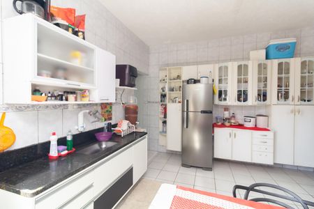 Casa à venda com 300m², 4 quartos e 3 vagasCozinha e Área de Serviço