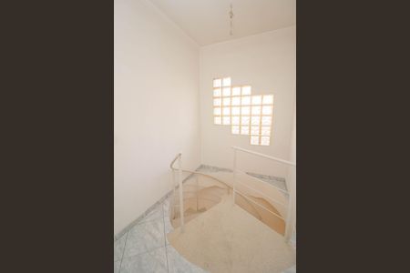 Casa à venda com 118m², 3 quartos e 4 vagasEscada