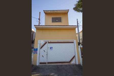 Casa à venda com 118m², 3 quartos e 4 vagasFachada 
