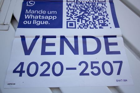 Casa à venda com 118m², 3 quartos e 4 vagasFachada - Placa instalada