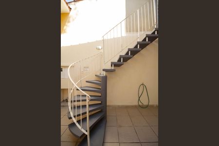 Casa à venda com 118m², 3 quartos e 4 vagasEscada