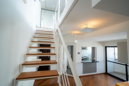 Apartamento à venda com 113m², 2 quartos e 2 vagas Apartamento à venda com 113m², 2 quartos e 2 vagasEscada