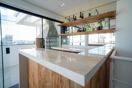 Apartamento à venda com 113m², 2 quartos e 2 vagas Apartamento à venda com 113m², 2 quartos e 2 vagasBar