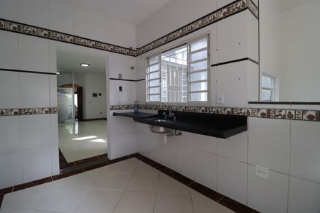 Casa para alugar com 400m², 4 quartos e 6 vagasCozinha 2