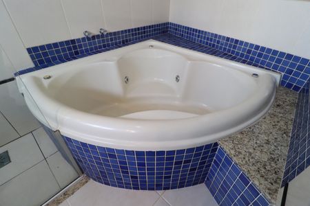 Casa para alugar com 400m², 4 quartos e 6 vagasBanheiro da Suíte