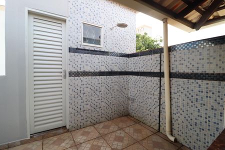 Casa para alugar com 400m², 4 quartos e 6 vagasDucha