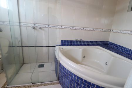 Casa para alugar com 400m², 4 quartos e 6 vagasBanheiro da Suíte