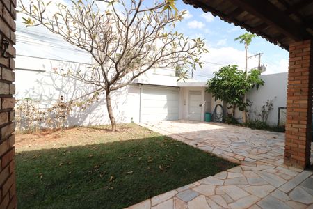 Casa para alugar com 400m², 4 quartos e 6 vagasQuintal