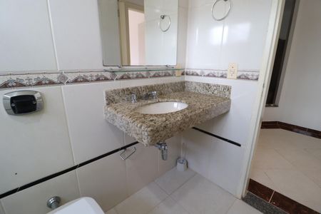 Casa para alugar com 400m², 4 quartos e 6 vagasBanheiro Social