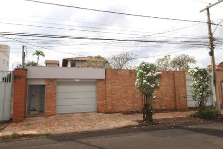 Casa para alugar com 400m², 4 quartos e 6 vagasFachada