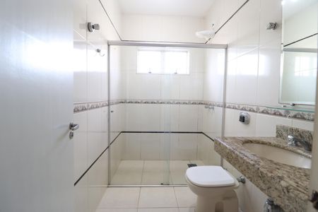 Casa para alugar com 400m², 4 quartos e 6 vagasBanheiro Social