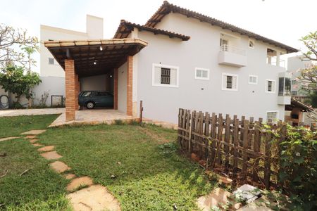 Casa para alugar com 400m², 4 quartos e 6 vagasFachada