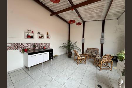 Casa para alugar com 166m², 3 quartos e 3 vagas Casa para alugar com 166m², 3 quartos e 3 vagasVaranda