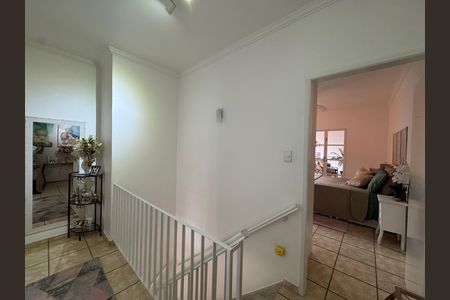 Casa para alugar com 166m², 3 quartos e 3 vagas Casa para alugar com 166m², 3 quartos e 3 vagasEscada