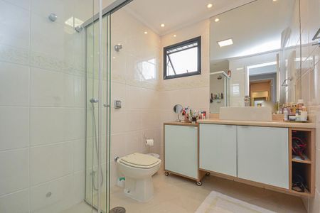 Casa de condomínio para alugar com 210m², 4 quartos e 4 vagasBanheiro