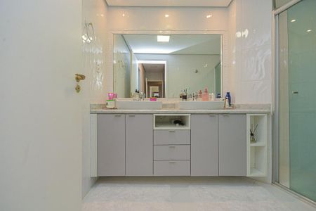 Casa de condomínio para alugar com 210m², 4 quartos e 4 vagasBanheiro 3