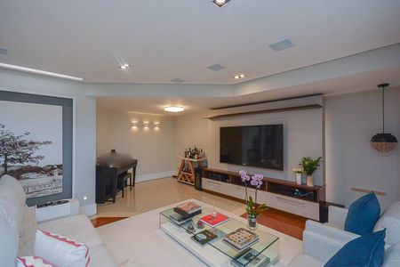 Casa de condomínio para alugar com 210m², 4 quartos e 4 vagasSala