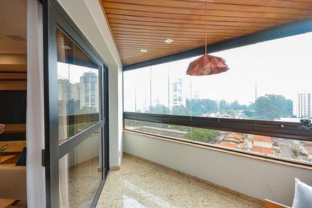 Casa de condomínio para alugar com 210m², 4 quartos e 4 vagasSacada