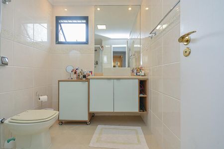 Casa de condomínio para alugar com 210m², 4 quartos e 4 vagasBanheiro