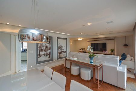 Casa de condomínio para alugar com 210m², 4 quartos e 4 vagasSala