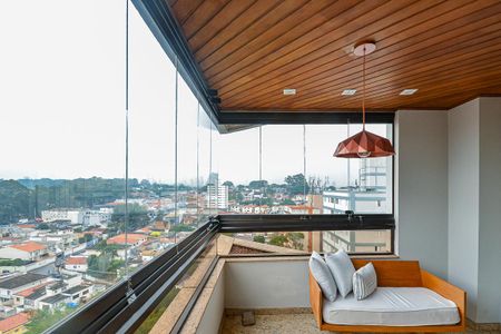 Casa de condomínio para alugar com 210m², 4 quartos e 4 vagasSacada