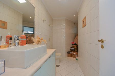 Casa de condomínio para alugar com 210m², 4 quartos e 4 vagasBanheiro 2