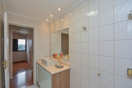 Casa de condomínio para alugar com 210m², 4 quartos e 4 vagasBanheiro 2