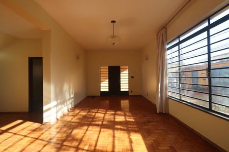 Casa para alugar com 260m², 6 quartos e 3 vagas Casa para alugar com 260m², 6 quartos e 3 vagasSala