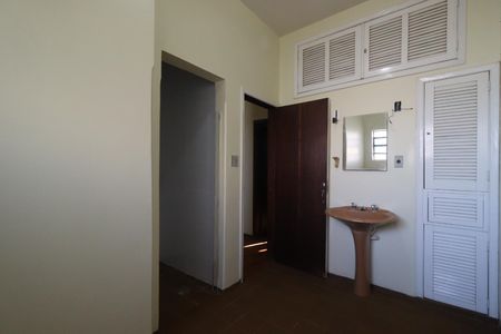 Casa para alugar com 260m², 6 quartos e 3 vagas Casa para alugar com 260m², 6 quartos e 3 vagasBanheiro