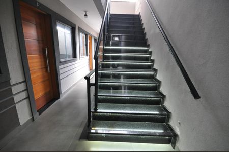 Apartamento para alugar com 28m², 1 quarto e 1 vagaEscada de acesso à churrasqueira