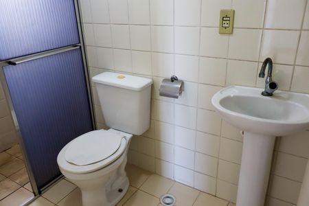 Apartamento para alugar com 57m², 2 quartos e 1 vaga Apartamento para alugar com 57m², 2 quartos e 1 vagaBanheiro