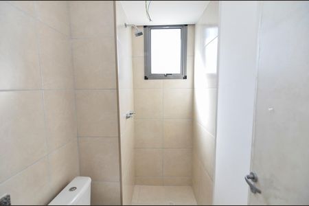Banheiro de kitnet/studio para alugar com 1 quarto, 32m² em Santo Cristo, Rio de Janeiro