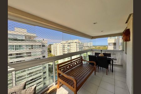 Apartamento à venda com 237m², 3 quartos e 2 vagas Apartamento à venda com 237m², 3 quartos e 2 vagasVaranda