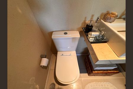 Apartamento à venda com 237m², 3 quartos e 2 vagas Apartamento à venda com 237m², 3 quartos e 2 vagasLavabo
