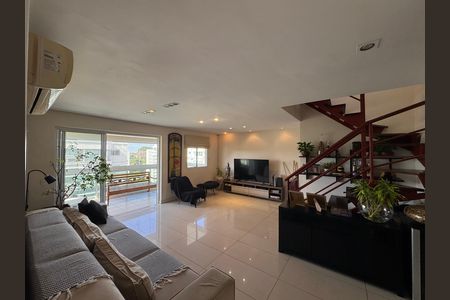 Apartamento à venda com 237m², 3 quartos e 2 vagas Apartamento à venda com 237m², 3 quartos e 2 vagasSala