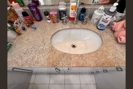 Apartamento à venda com 237m², 3 quartos e 2 vagas Apartamento à venda com 237m², 3 quartos e 2 vagasBanheiro Social