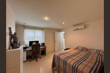 Apartamento à venda com 237m², 3 quartos e 2 vagas Apartamento à venda com 237m², 3 quartos e 2 vagasSuíte 2