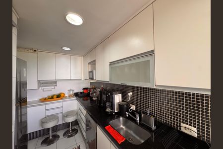 Apartamento à venda com 237m², 3 quartos e 2 vagas Apartamento à venda com 237m², 3 quartos e 2 vagasCozinha e Área de Serviço