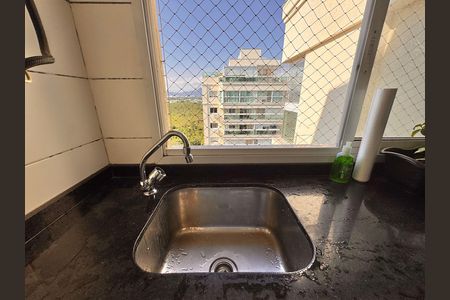 Apartamento à venda com 237m², 3 quartos e 2 vagas Apartamento à venda com 237m², 3 quartos e 2 vagasCozinha e Área de Serviço
