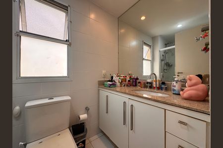 Apartamento à venda com 237m², 3 quartos e 2 vagas Apartamento à venda com 237m², 3 quartos e 2 vagasBanheiro Social