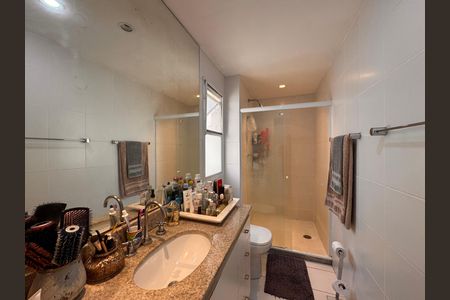 Apartamento à venda com 237m², 3 quartos e 2 vagas Apartamento à venda com 237m², 3 quartos e 2 vagasSuíte 1 - Banheiro