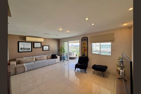 Apartamento à venda com 237m², 3 quartos e 2 vagas Apartamento à venda com 237m², 3 quartos e 2 vagasSala