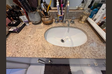 Apartamento à venda com 237m², 3 quartos e 2 vagas Apartamento à venda com 237m², 3 quartos e 2 vagasSuíte 1 - Banheiro