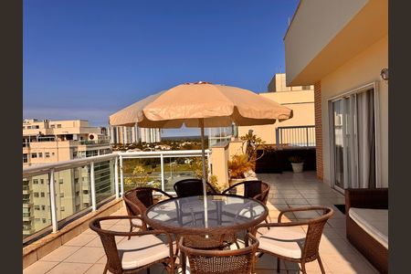Apartamento à venda com 237m², 3 quartos e 2 vagas Apartamento à venda com 237m², 3 quartos e 2 vagasTerraço