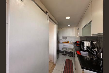 Apartamento à venda com 237m², 3 quartos e 2 vagas Apartamento à venda com 237m², 3 quartos e 2 vagasCozinha e Área de Serviço